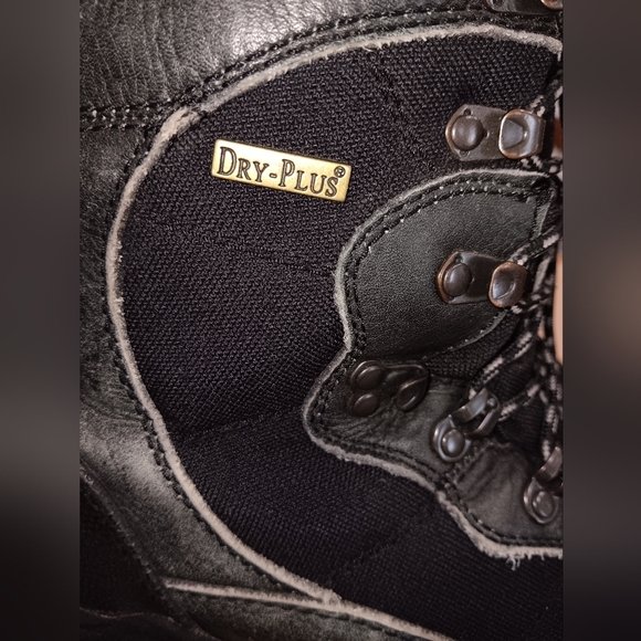 Cabela's Black Winter Boots with Quilted Design - Picture 4 of 8